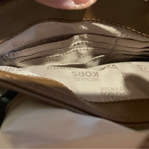 NWT MICHAEL MICHAEL KORS BEDFORD DK CARMEL. MD CONV SHLDR LEATHER - Picture 10 of 10